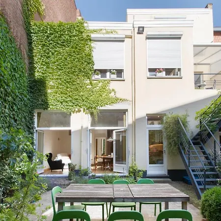 Pauline Loveling With Quiet Garden And 2 Bathrooms *