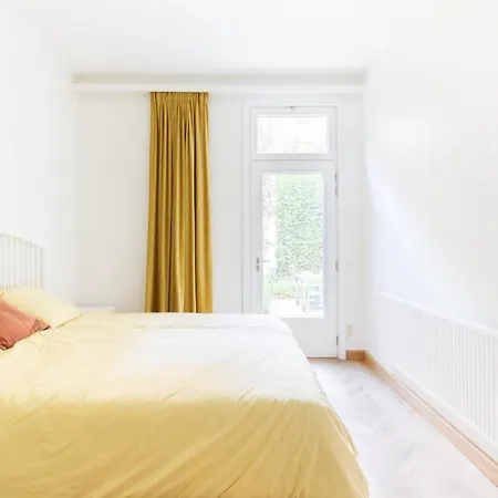 Pauline Loveling With Quiet Garden And 2 Bathrooms *